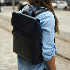 7526 lifestyle in navy (image 1)