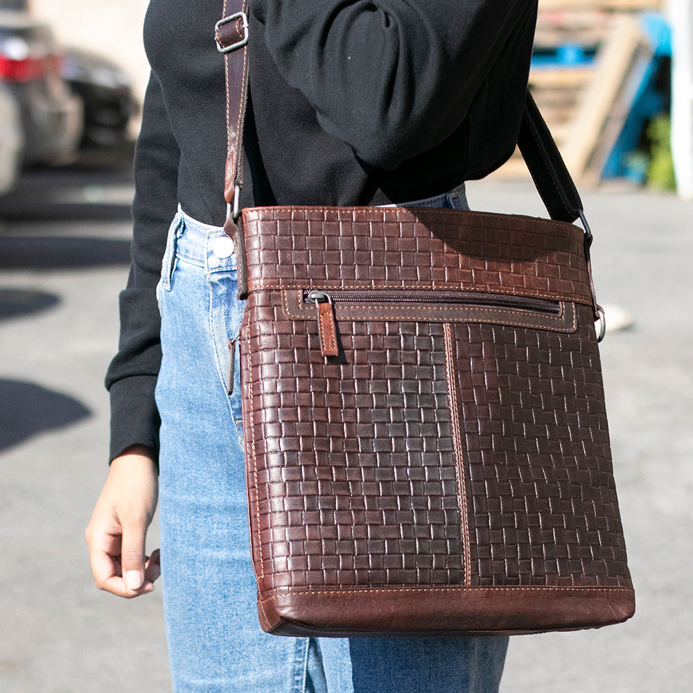 New JACK GEORGES Voyager Horseshoe Crossbody Buffalo Leather Brown selling Purse Bag